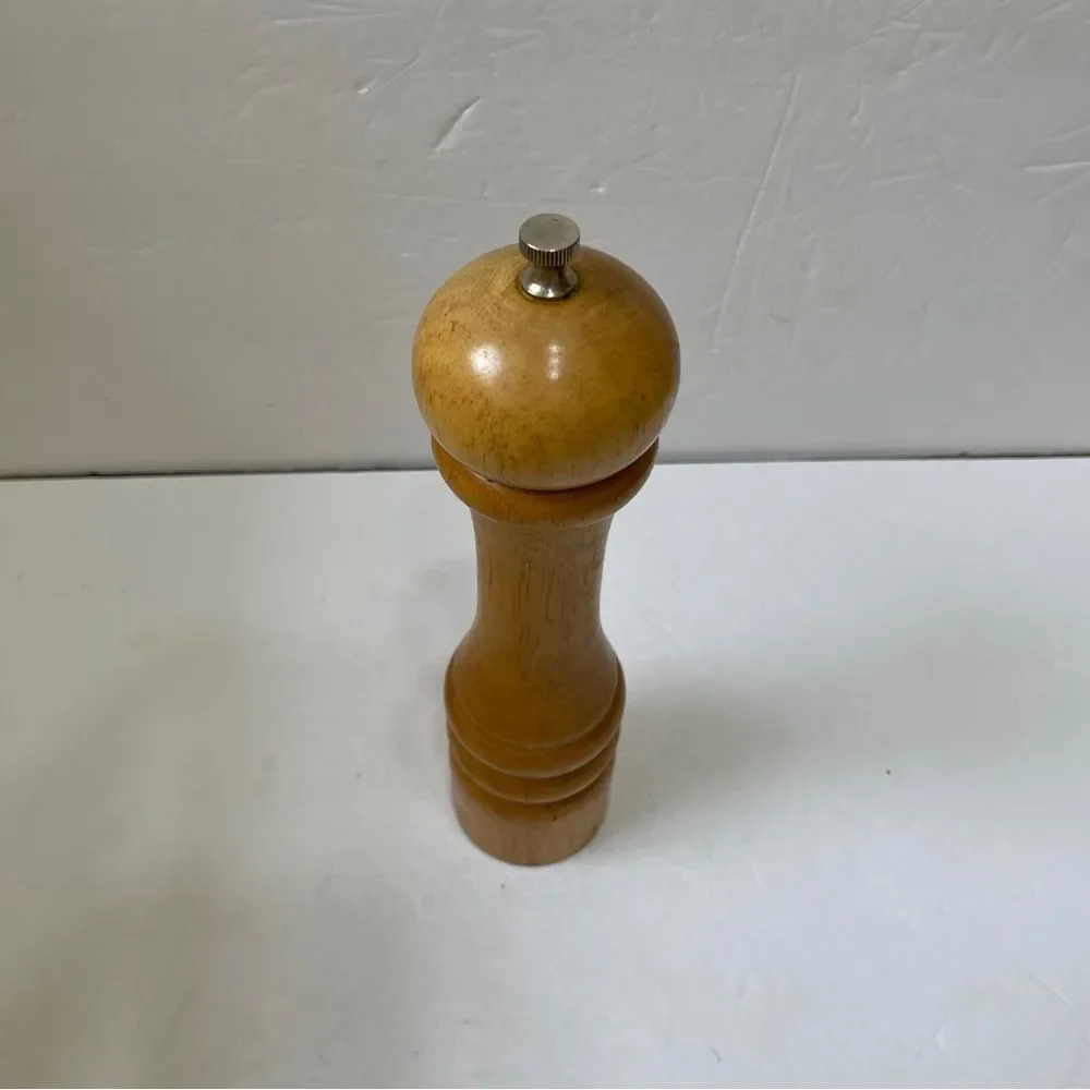 VINTAGE CHEF SPECIAL WOODEN PEPPER‎ MILL